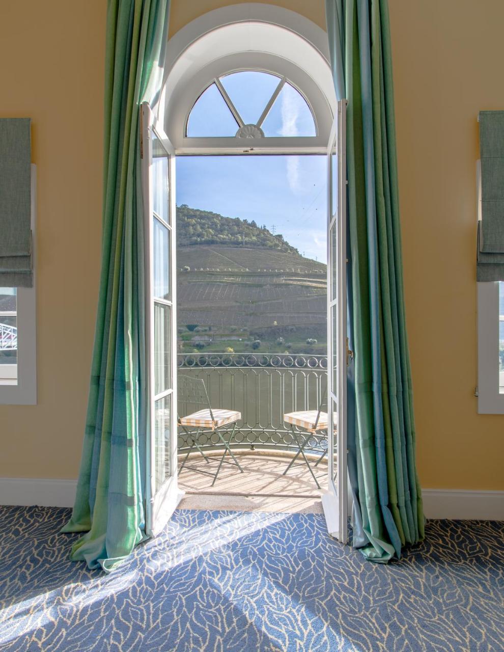 فندق ذا فينتيدج هاوس - دورو Pinhão المظهر الخارجي الصورة A view of the balcony of a suite at the Cape Heritage